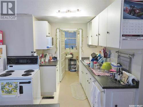 524 & 526 4Th Avenue N, Saskatoon, SK - Indoor Photo Showing Kitchen