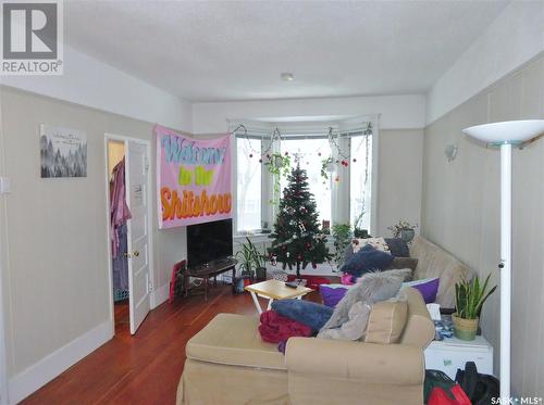 524 & 526 4Th Avenue N, Saskatoon, SK - Indoor Photo Showing Living Room