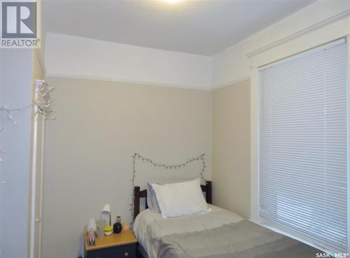 524 & 526 4Th Avenue N, Saskatoon, SK - Indoor Photo Showing Bedroom