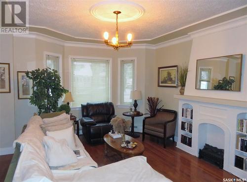 524 & 526 4Th Avenue N, Saskatoon, SK - Indoor Photo Showing Living Room