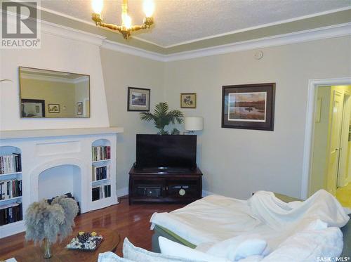 524 & 526 4Th Avenue N, Saskatoon, SK - Indoor Photo Showing Living Room