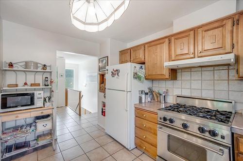 910 Gilker Street, Nelson, BC - Indoor Photo Showing Kitchen