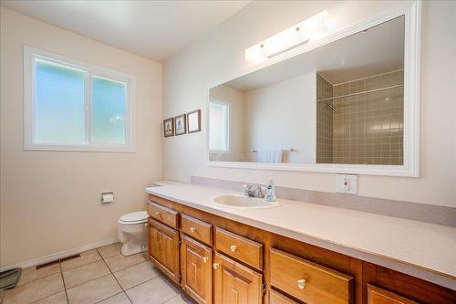 910 Gilker Street, Nelson, BC - Indoor Photo Showing Bathroom