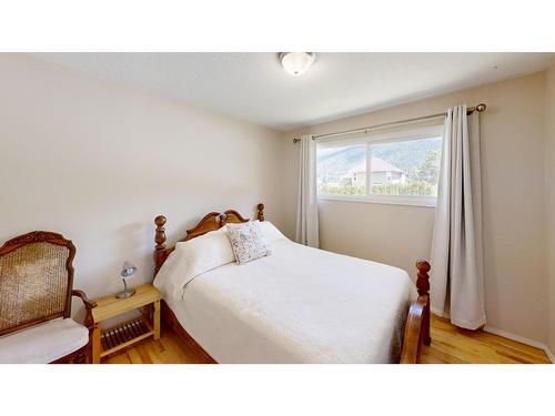 910 Gilker Street, Nelson, BC - Indoor Photo Showing Bedroom