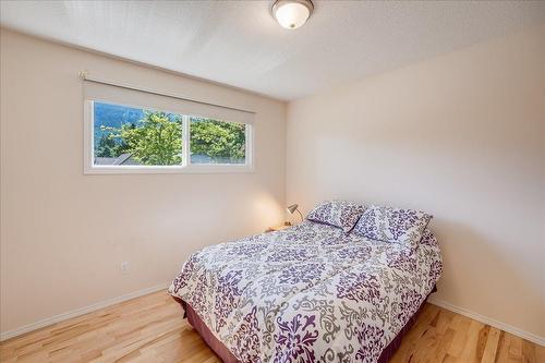 910 Gilker Street, Nelson, BC - Indoor Photo Showing Bedroom