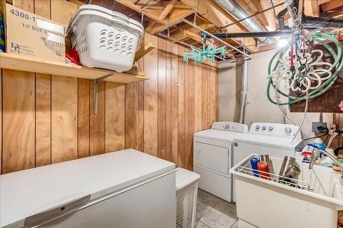 910 Gilker Street, Nelson, BC - Indoor Photo Showing Laundry Room