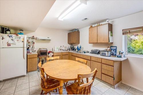 910 Gilker Street, Nelson, BC - Indoor Photo Showing Kitchen