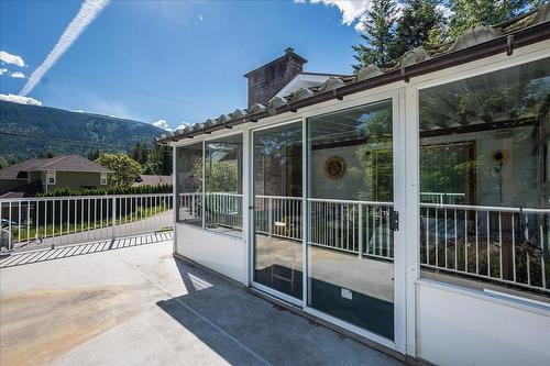 910 Gilker Street, Nelson, BC - Outdoor With Exterior