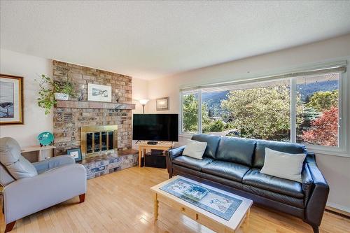 910 Gilker Street, Nelson, BC - Indoor Photo Showing Living Room With Fireplace
