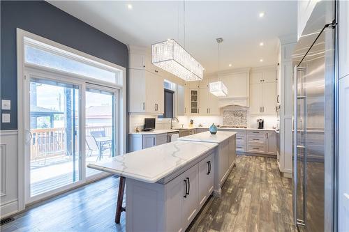 Eat in Kitchen to Outside Deck - 36 Kingspoint Circle, Stoney Creek, ON - Indoor Photo Showing Kitchen With Upgraded Kitchen