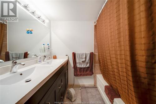 9099 Riverside Drive East Unit# 913, Windsor, ON - Indoor Photo Showing Bathroom