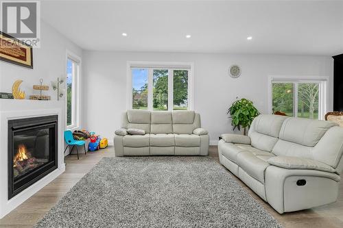 23 Kingsbridge Drive, Amherstburg, ON - Indoor Photo Showing Living Room With Fireplace