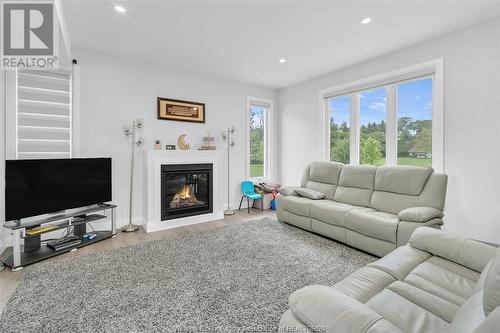 23 Kingsbridge Drive, Amherstburg, ON - Indoor Photo Showing Living Room With Fireplace