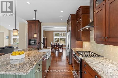 1095 Island View Drive, Ottawa, ON - Indoor Photo Showing Kitchen With Upgraded Kitchen