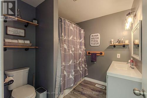 8 Ivy Crescent, Brant, ON - Indoor Photo Showing Bathroom