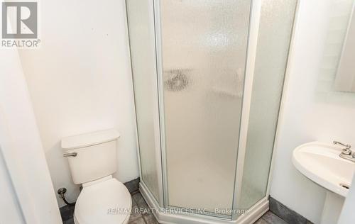 470 Burnett Avenue E, Cambridge, ON - Indoor Photo Showing Bathroom