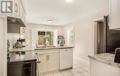 470 Burnett Avenue E, Cambridge, ON - Indoor Photo Showing Kitchen With Double Sink