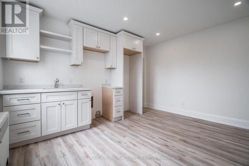 5 - 611 Concession Street, Hamilton (Eastmount), ON - Indoor Photo Showing Kitchen