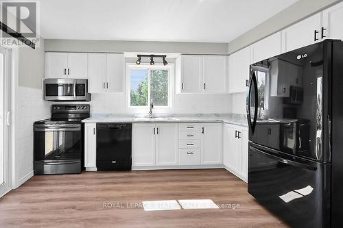 143 Terni Boulevard, Hamilton, ON - Indoor Photo Showing Kitchen