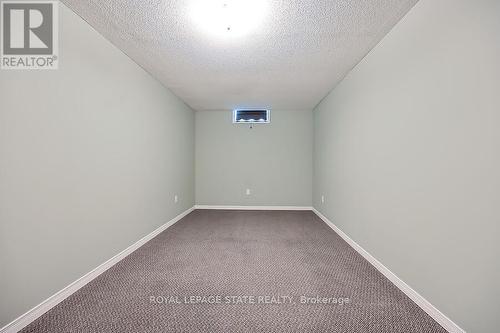 143 Terni Boulevard, Hamilton, ON - Indoor Photo Showing Other Room