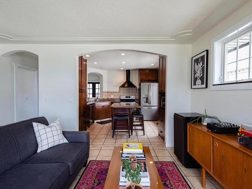 917 Nicola Street, Kamloops, BC - Indoor Photo Showing Living Room