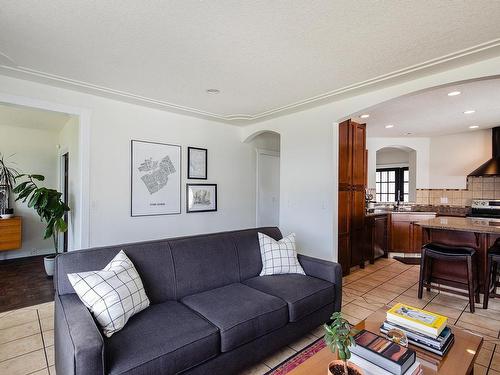 917 Nicola Street, Kamloops, BC - Indoor Photo Showing Living Room