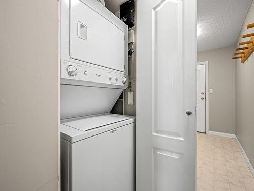 205-1340 Henry Rd, Courtenay, BC - Indoor Photo Showing Laundry Room