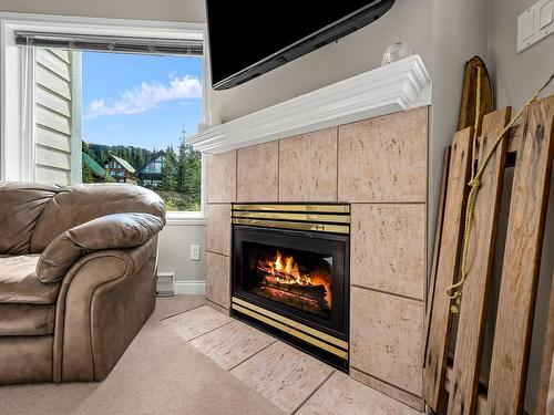 205-1340 Henry Rd, Courtenay, BC - Indoor Photo Showing Living Room With Fireplace