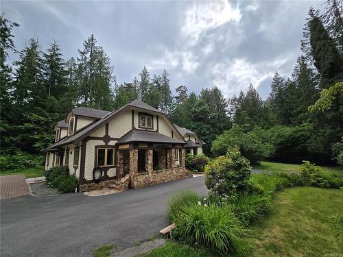 8401 Lawrence Rd, Central Saanich, BC 