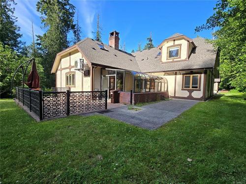 8401 Lawrence Rd, Central Saanich, BC 