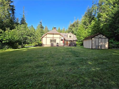 8401 Lawrence Rd, Central Saanich, BC 