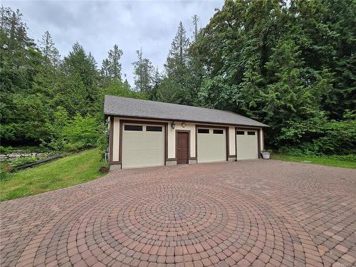 8401 Lawrence Rd, Central Saanich, BC 