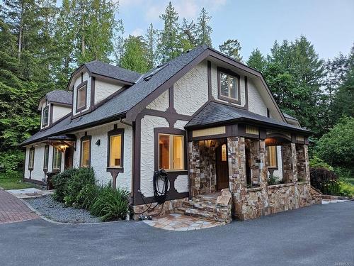 8401 Lawrence Rd, Central Saanich, BC 