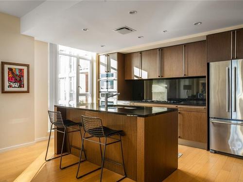 310-100 Saghalie Rd, Victoria, BC - Indoor Photo Showing Kitchen