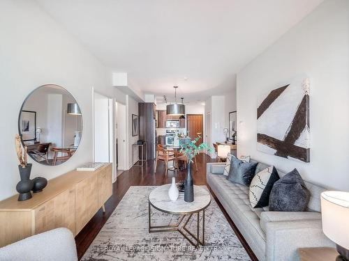 608-500 Sherbourne St, Toronto, ON - Indoor Photo Showing Living Room