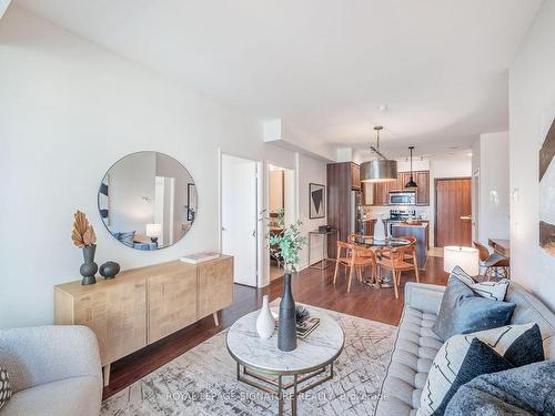 608-500 Sherbourne St, Toronto, ON - Indoor Photo Showing Living Room