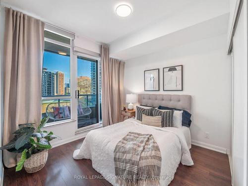 608-500 Sherbourne St, Toronto, ON - Indoor Photo Showing Bedroom