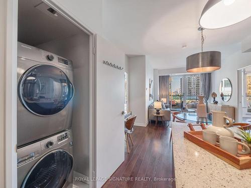 608-500 Sherbourne St, Toronto, ON - Indoor Photo Showing Laundry Room