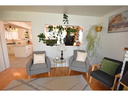 907 5A Street S, Cranbrook, BC - Indoor Photo Showing Living Room