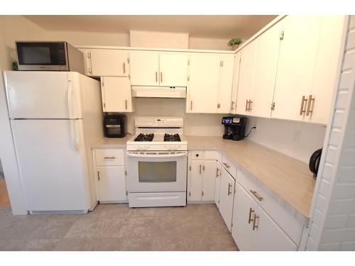 907 5A Street S, Cranbrook, BC - Indoor Photo Showing Kitchen