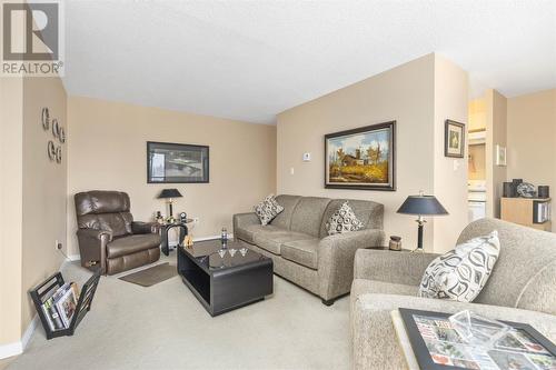 89 Pine St # 201, Sault Ste. Marie, ON - Indoor Photo Showing Living Room