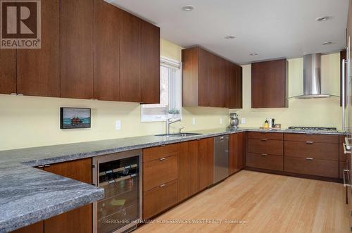 145 Speyside Drive, Oakville, ON - Indoor Photo Showing Kitchen