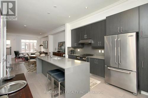 59 - 2092 Queensborough Gate, Mississauga, ON - Indoor Photo Showing Kitchen With Upgraded Kitchen