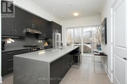 59 - 2092 Queensborough Gate, Mississauga (Central Erin Mills), ON - Indoor Photo Showing Kitchen With Upgraded Kitchen