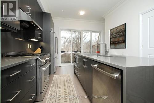 59 - 2092 Queensborough Gate, Mississauga (Central Erin Mills), ON - Indoor Photo Showing Kitchen With Upgraded Kitchen