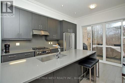 59 - 2092 Queensborough Gate, Mississauga, ON - Indoor Photo Showing Kitchen With Upgraded Kitchen