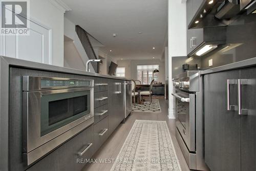 59 - 2092 Queensborough Gate, Mississauga, ON - Indoor Photo Showing Kitchen