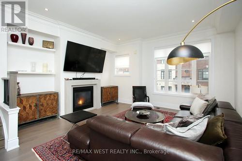 59 - 2092 Queensborough Gate, Mississauga, ON - Indoor Photo Showing Living Room With Fireplace