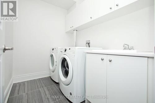 59 - 2092 Queensborough Gate, Mississauga (Central Erin Mills), ON - Indoor Photo Showing Laundry Room