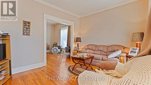 214 St Paul Avenue, Brantford, ON - Indoor Photo Showing Living Room